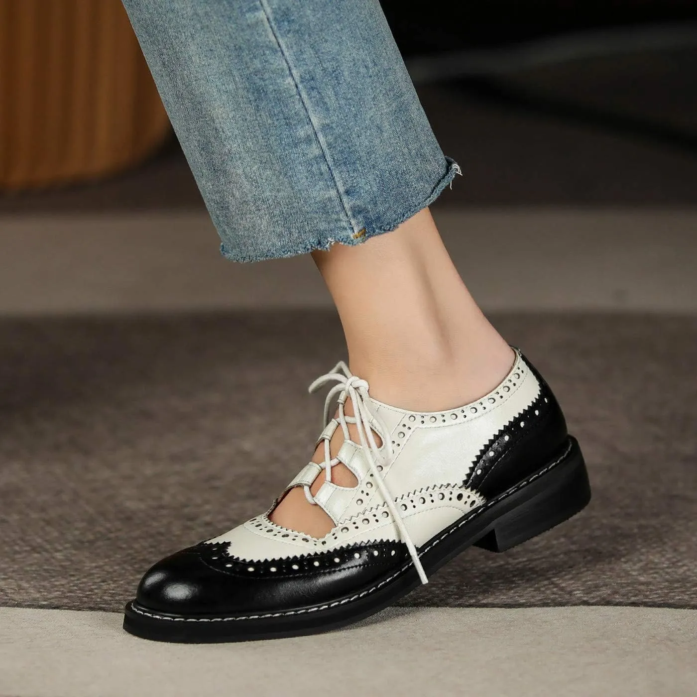 U-lite Women's Lace-up Wingtip Perforated Leather Oxfords Vintage Closed Toe Brogue Shoes