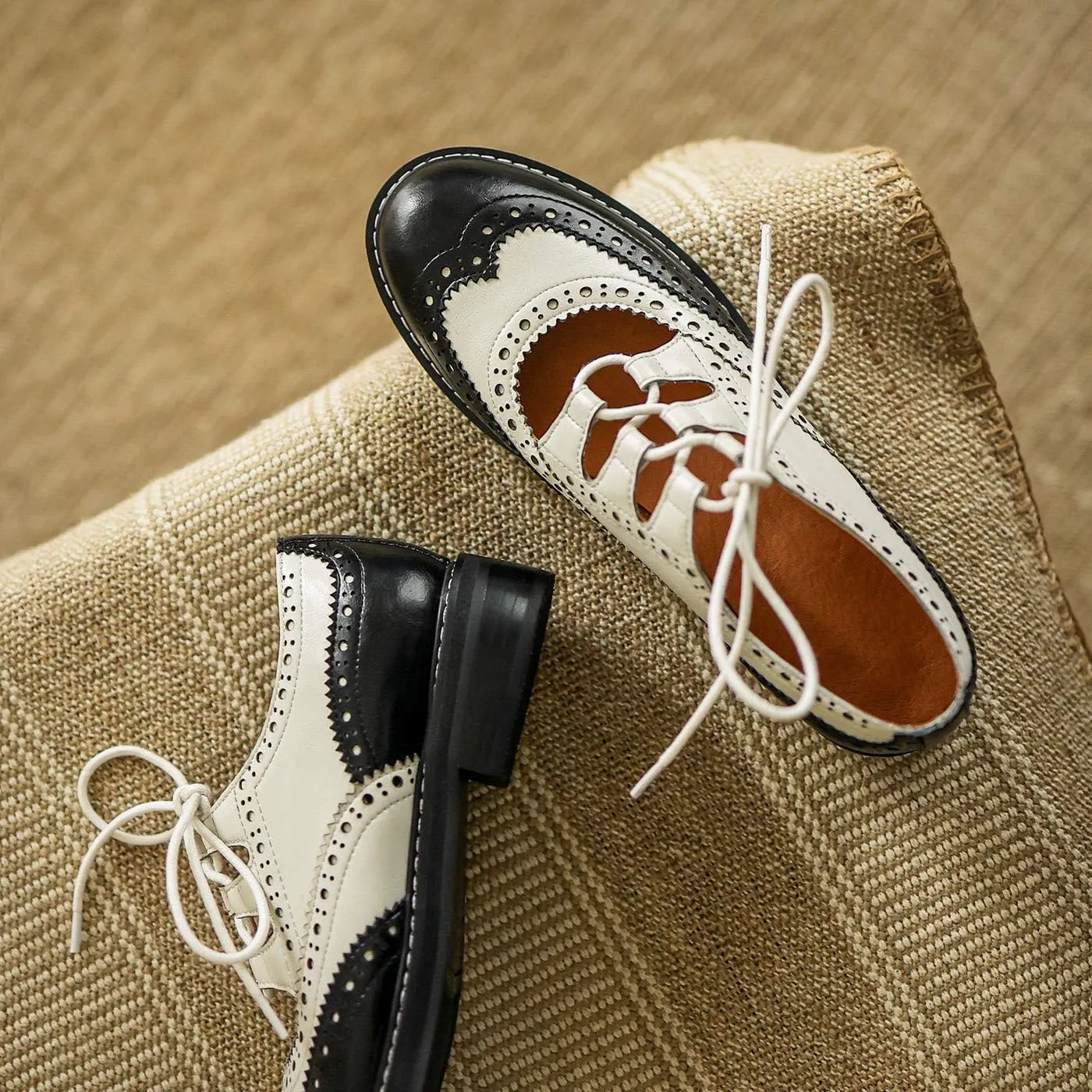 U-lite Women's Lace-up Wingtip Perforated Leather Oxfords Vintage Closed Toe Brogue Shoes
