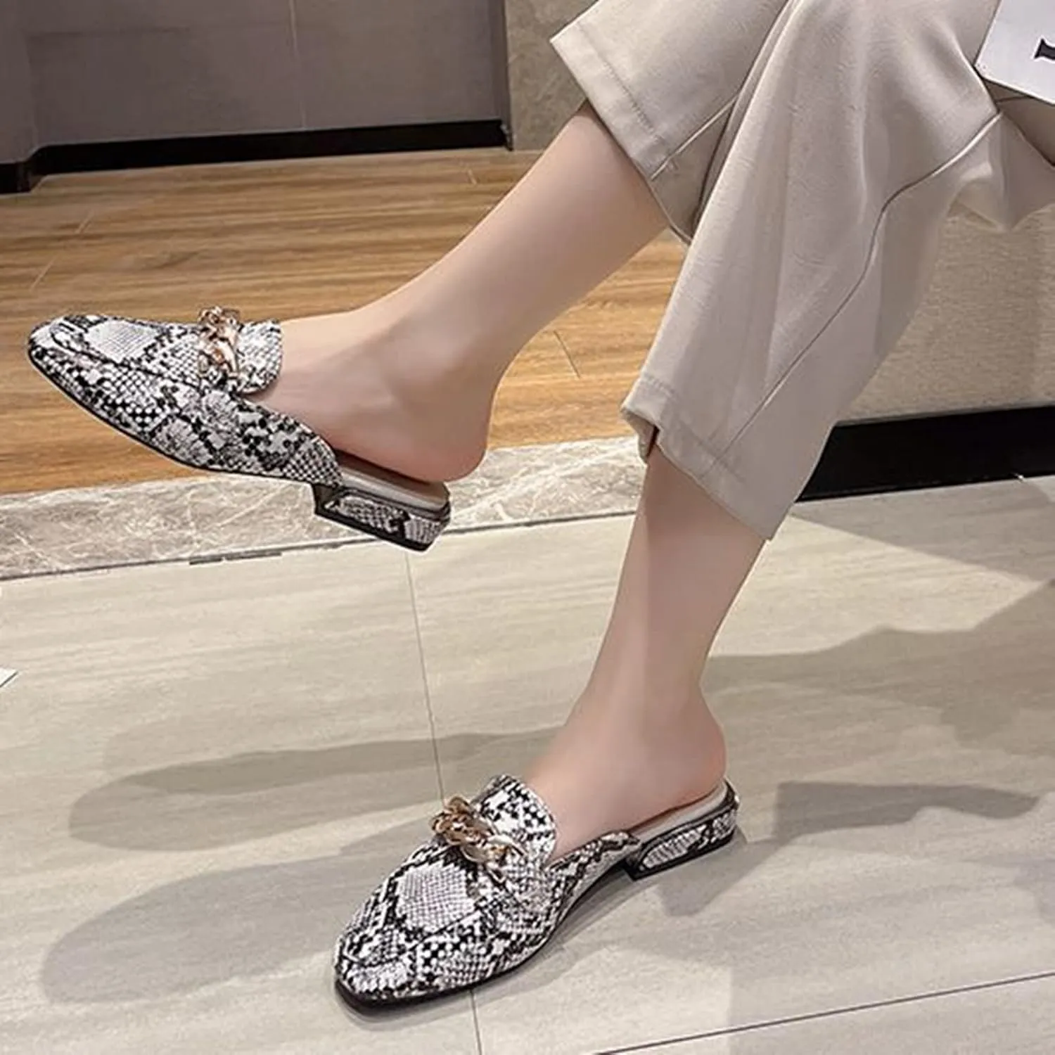 Women Closed Toe Flat Mules Backless Loafers Metal Chain Decor Printed Casual Slip On Slipper Shoes