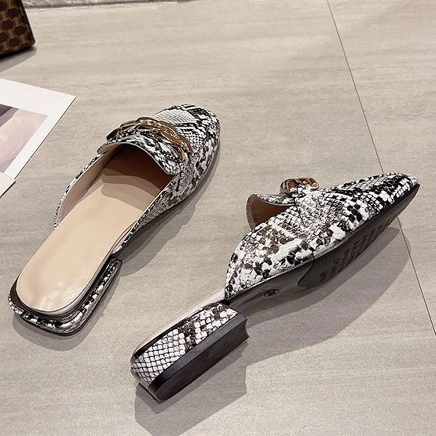 Women Closed Toe Flat Mules Backless Loafers Metal Chain Decor Printed Casual Slip On Slipper Shoes